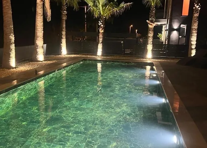 Vilă The Pool House Time Monthly Welcome