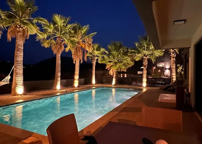 Vilă The Pool House Time Monthly Welcome
